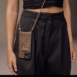 Bandolier side slot crossbody Gia dark leopard/gold iPhone 11 Pro